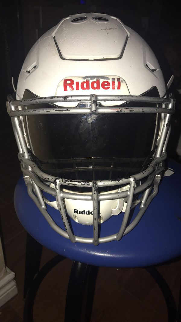 Riddell Speedflex adult medium football helmet for Sale in Houston, TX - OfferUp
