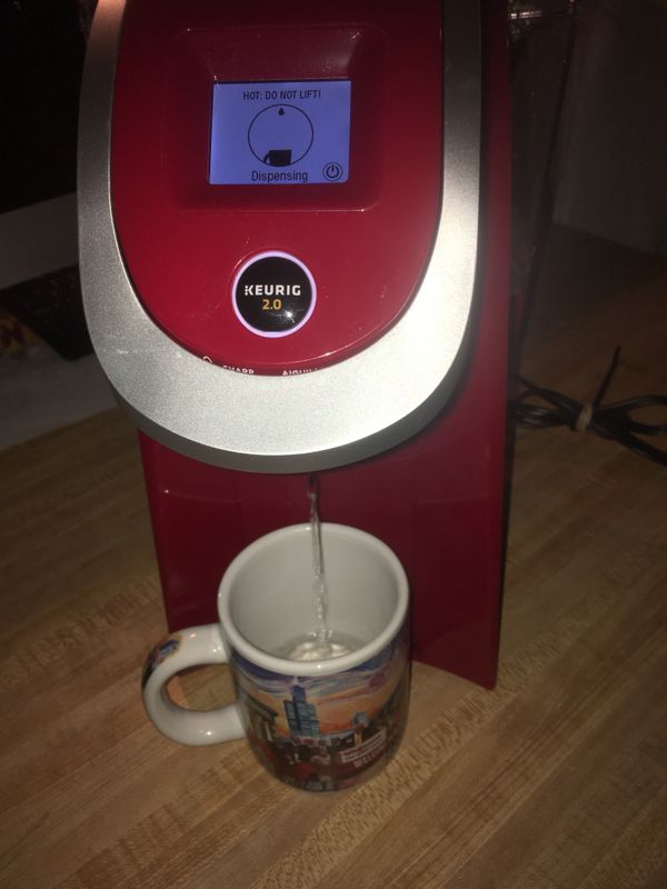 Lightly Used Red Keurig 2.0 K200 Coffee Maker for Sale in Phoenix, AZ