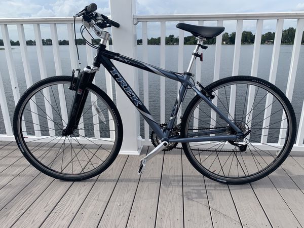 trek 7500 hybrid bike