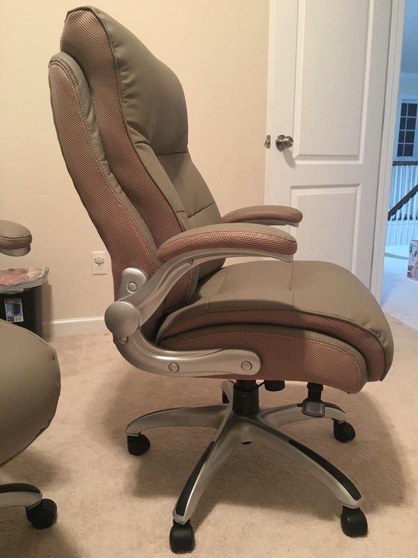 Realspace Ampresso Big Tall Bonded Leather High Back Chair Taupe Silver For In Harrisburg Nc Offerup