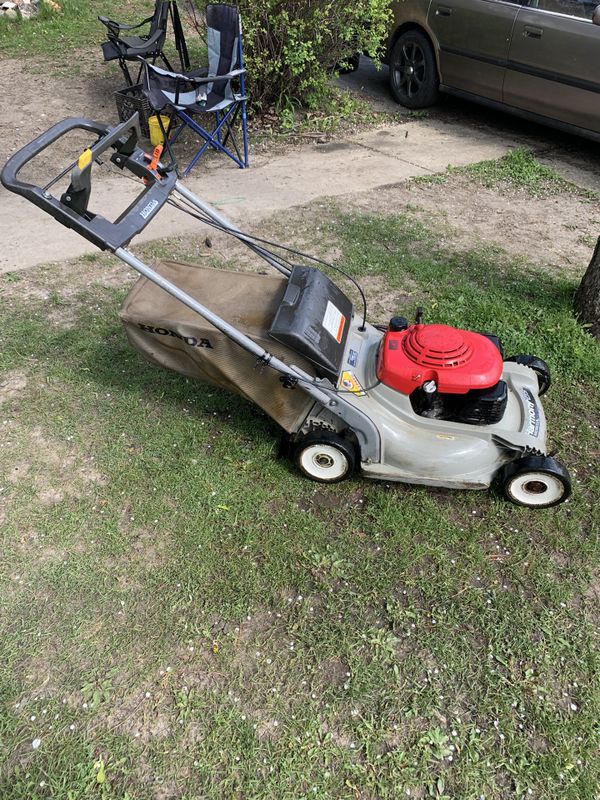Honda Harmony 215 self propelled lawn mower with bagger and mulching