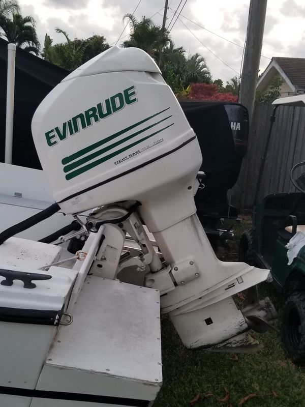 2001 135 hp Johnson Outboard Motor, 25" shaft, for Sale in Miami, FL