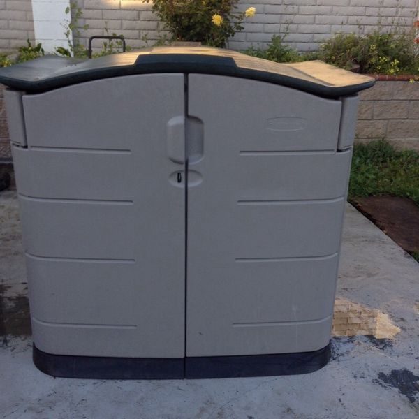 Rubbermaid slide lid storage shed for Sale in Hayward, CA ...