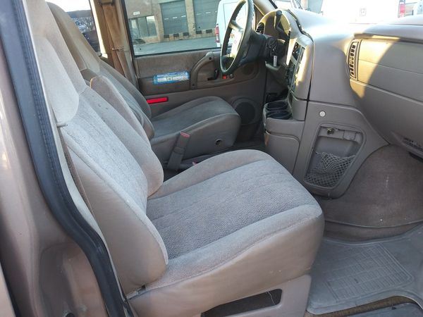 03 Chevy Astro van Awd for Sale in Hillcrest Heights, MD - OfferUp