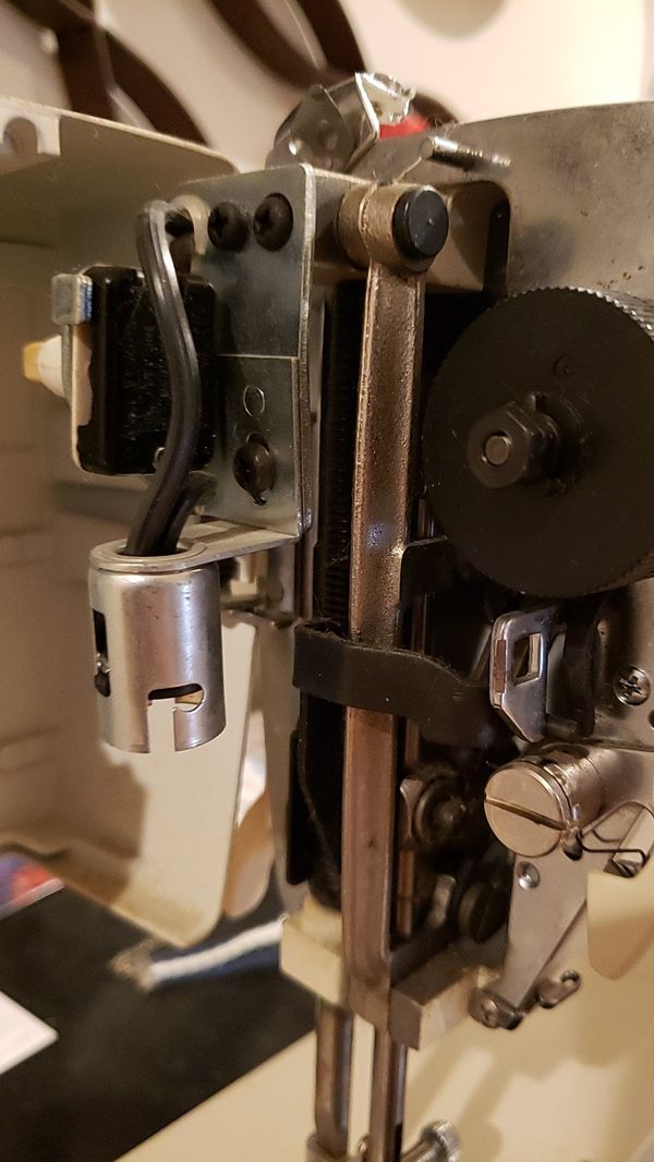 Sewing machine - SINGER 5528 for Sale in Fort Lauderdale, FL - OfferUp
