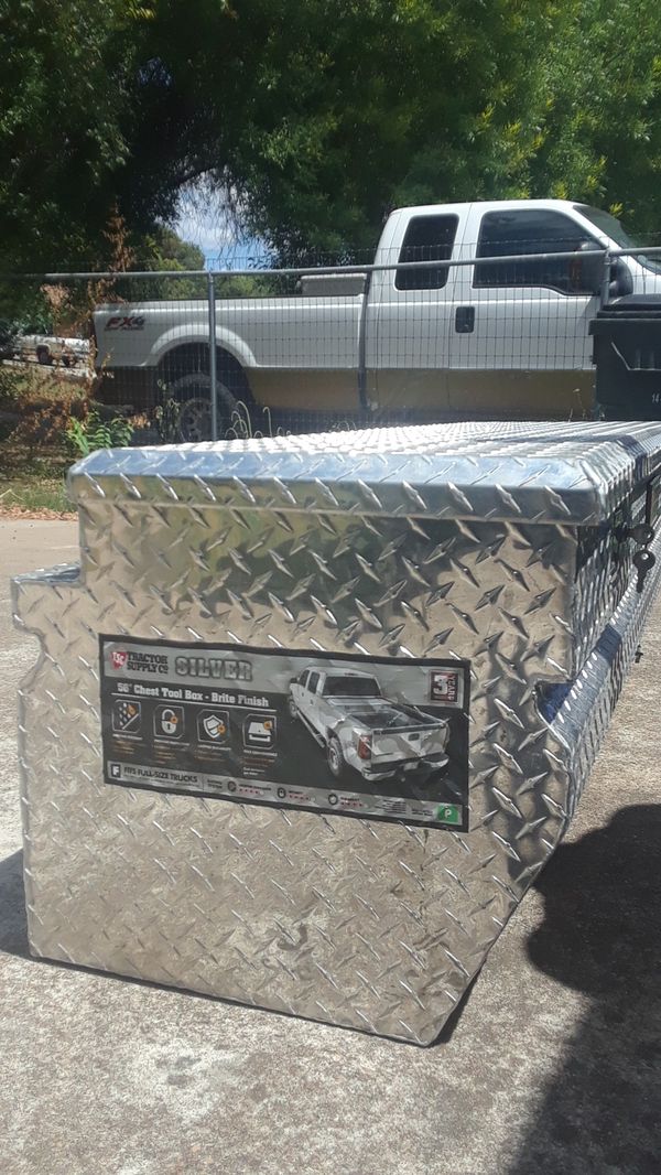 Tractor supply 56" silver tool box for Sale in Seguin, TX OfferUp