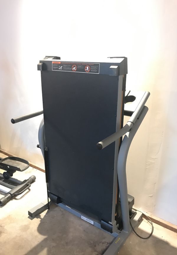 Nordictrack EXP2000i treadmill in excellent condition!! for Sale in