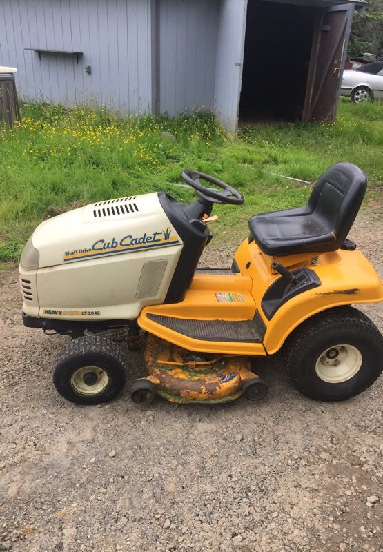 2005 cub cadet LT 2042 shaft drive mower for Sale in Snohomish, WA