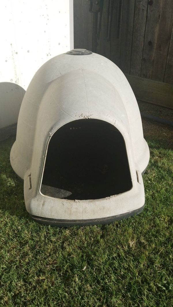 XL Dog igloo for Sale in San Antonio, TX - OfferUp