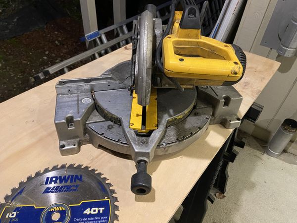 DeWalt DW703 10" Single-compound miter saw for Sale in Des Moines, WA