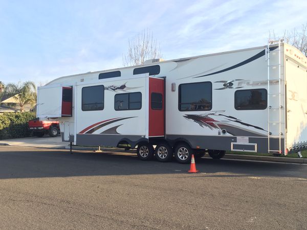 2008 Keystone Fuzion 362 Toy hauler for Sale in Hanford, CA - OfferUp