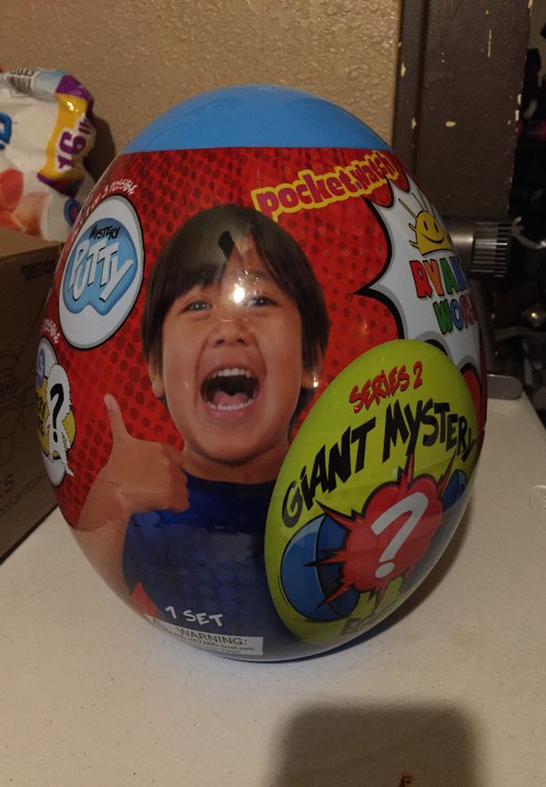 ryan's world giant blue egg