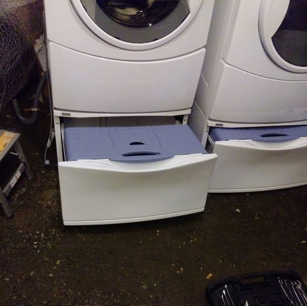 Kenmore Elite front loader washer and dryer he4t on pedistals w
