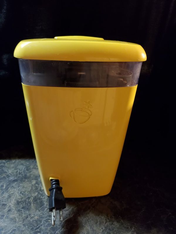 Bright Banana Yellow K15 Keurig, Works Perfect, Pampered for Sale in Charlotte, NC OfferUp