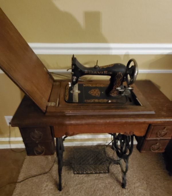 ANTIQUE DAVIS SEWING MACHINE for Sale in Laveen Village, AZ OfferUp