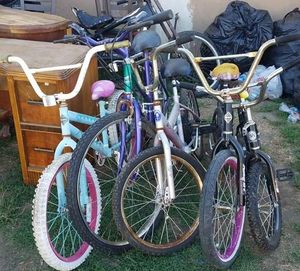 Bikes for sale 5 bicicletas beach cruiser, mountain bike , bmx bikes. Gt style cruiser style mountain style vintage wheels for Sale in Los Angeles, CA