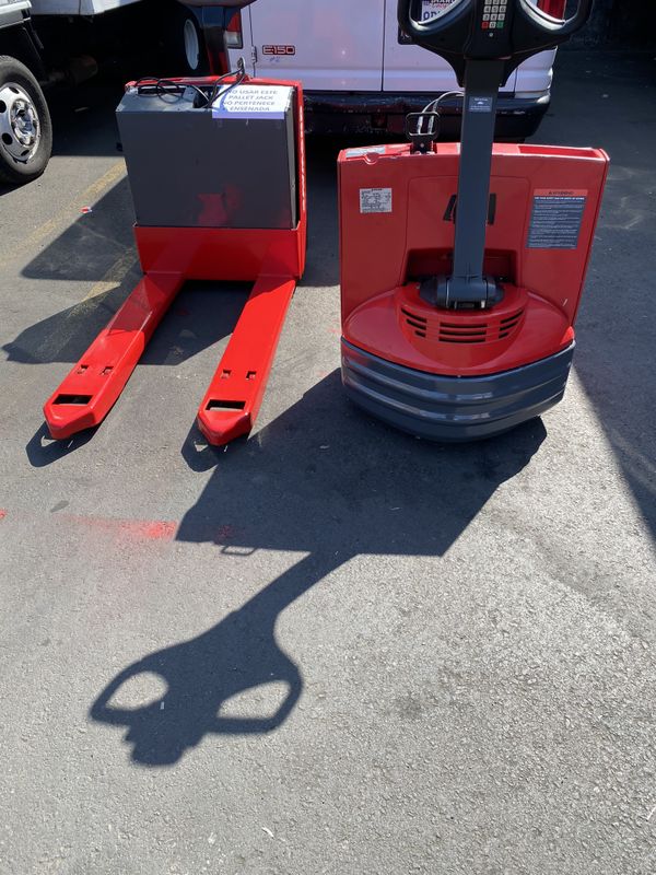 Raymond Pallet jack for Sale in Los Angeles, CA - OfferUp