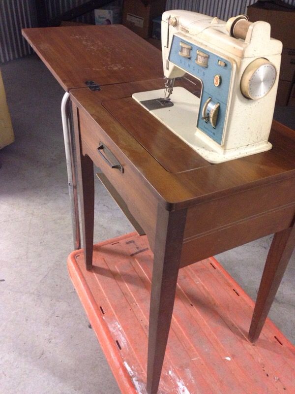 Vintage Singer Touch & Sew sewing machine with Model 756 Zig