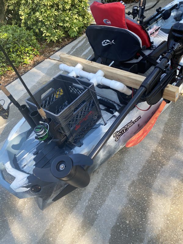 12 ft Field & Stream Shadow Caster Fishing Kayak With Trolling Motor