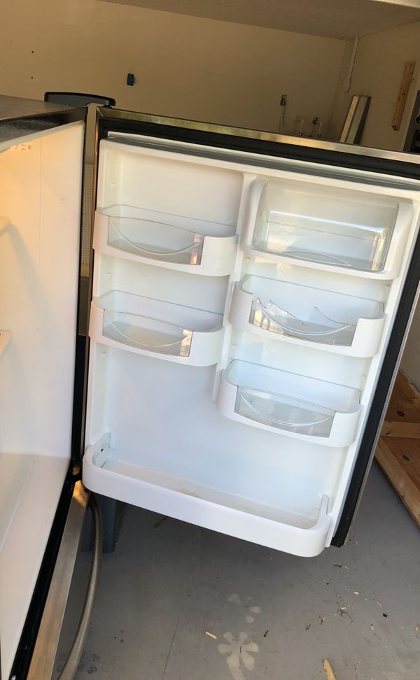 Maytag stainless refrigerator and freezer does not blow cold for Sale