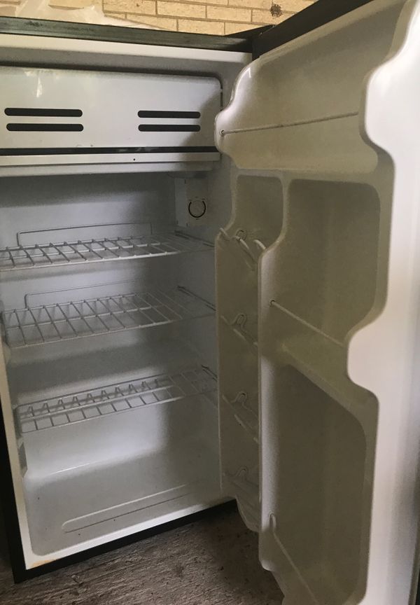 Arctic King mini fridge 3.3 CU. ft for Sale in Houston, TX OfferUp