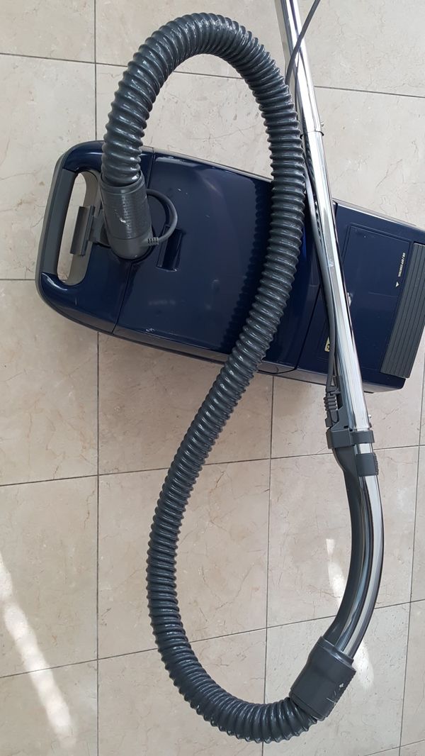 Kenmore canister vacuum cleaner for Sale in Huntington Beach, CA OfferUp