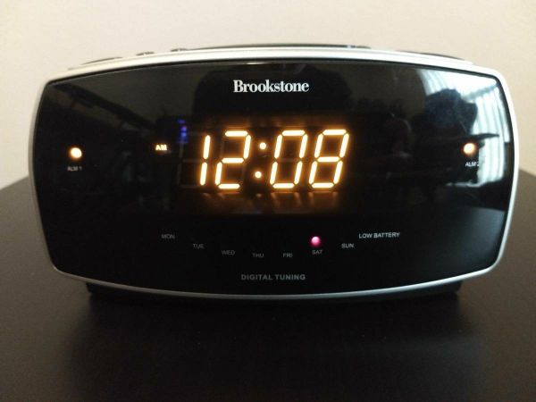 Brookstone Smart Set Dual Alarm Clock Am Fm Radio With Digital Tuning Model Cks5369 For Sale In Houston Tx Offerup