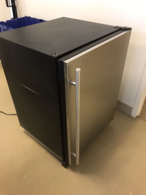 ULINE Model U1224rs00A Under Counter Fridge for Sale in Los Angeles
