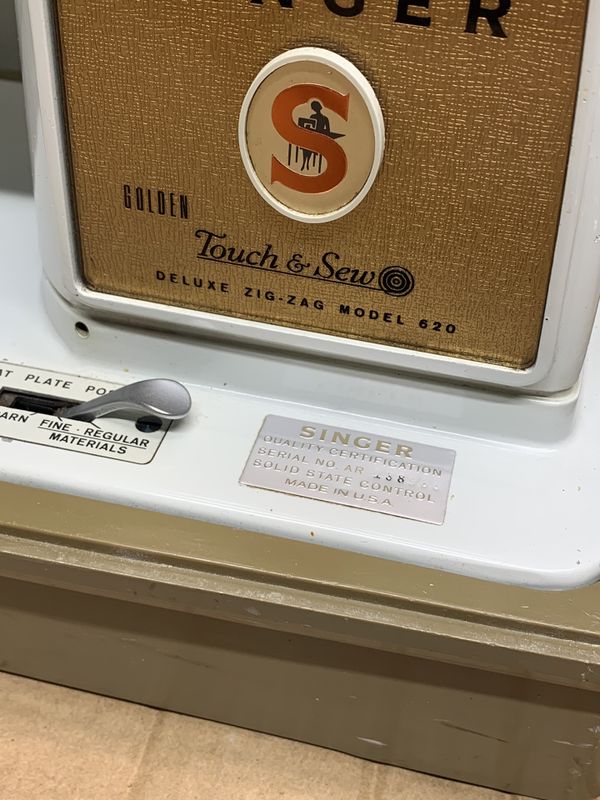 Singer Golden Touch & Sew Sewing Machine Deluxe Zig Zag Model 620 w