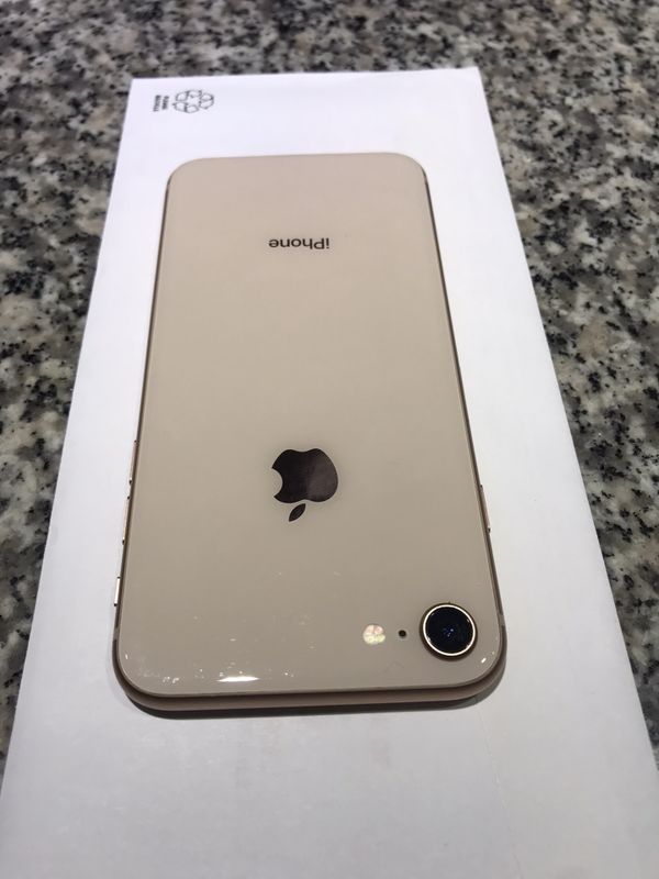 IPHONE 8. NOT TURN ON. UNLOCKED. 64GB for Sale in Jacksonville, FL