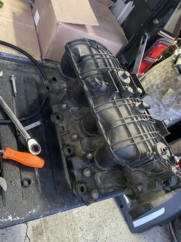 Trailblazer ss intake manifold oem tbss for Sale in Burien, WA OfferUp