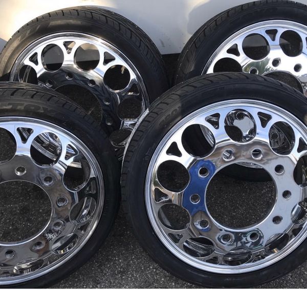 (6) 22” Dually wheels and tires for Sale in Windsor Hills, CA OfferUp