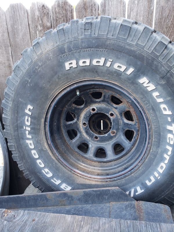 Bfg 33 12.50 15 mud terrain on 95 f150 rims for Sale in Gardena, CA ...