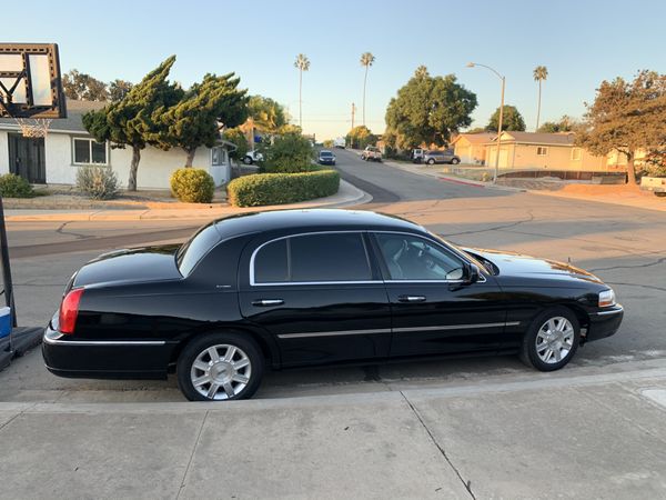 Lincoln town car 2011