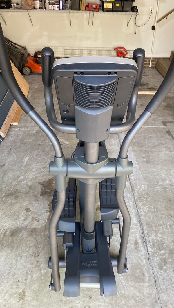 GGEL628070 Golds Gym GG ADJ StrideTrainer 330 WL Elliptical Resistance