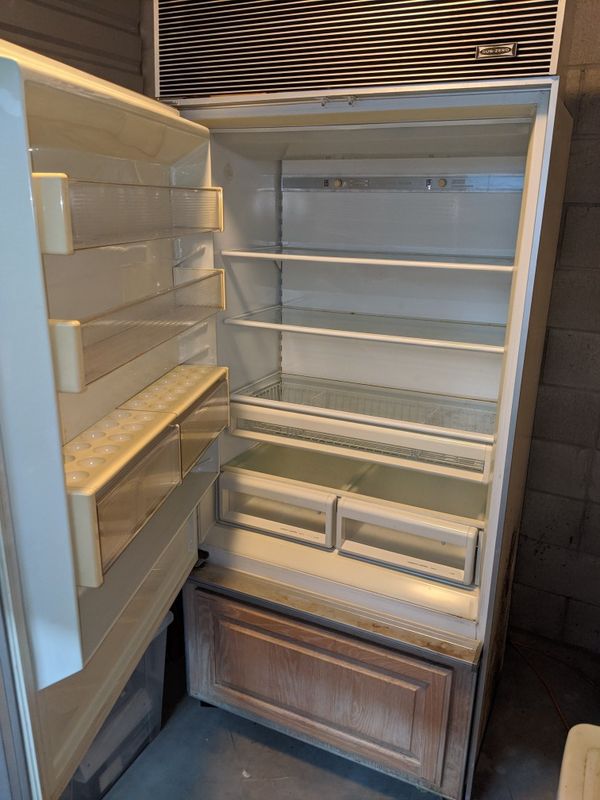 SubZero 550 refrigerator freezer works for Sale in San Diego, CA OfferUp