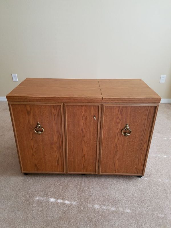 Deluxe Sewing Machine and Serger with Lift (Horn of America