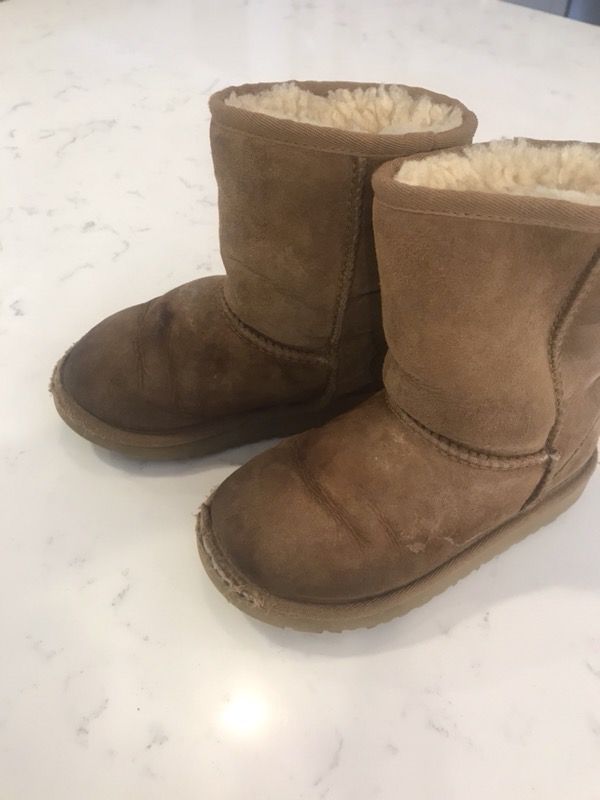 Girls UGGS size 11 for Sale in Skaneateles, NY - OfferUp