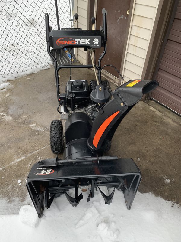 SnoTEK 24” snow blower with electric start like new conditions for