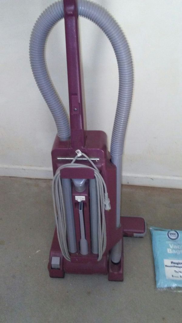Regina Housekeeper Bagged Vacuum...wide sweep...All attachments for