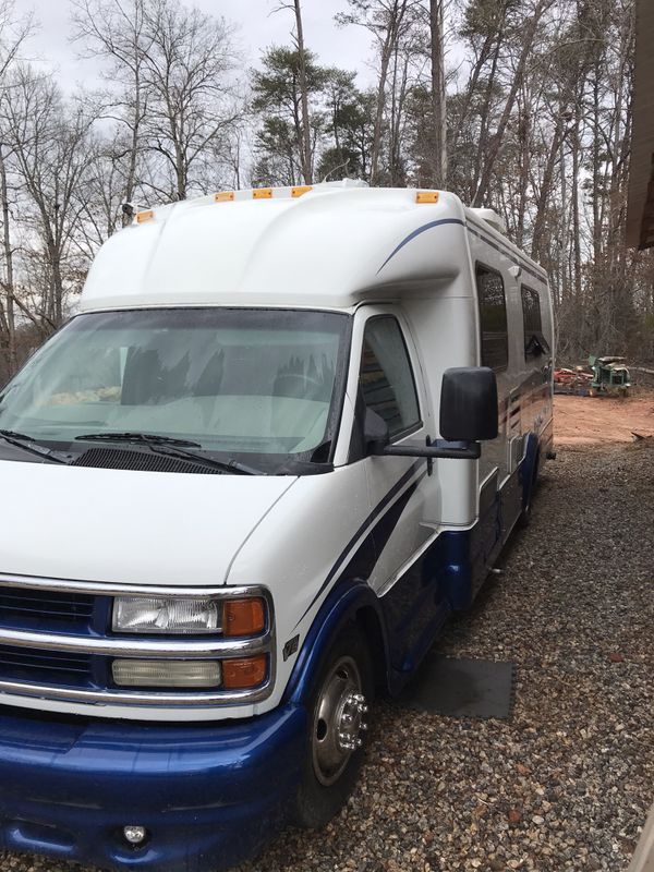 CLASS A MOTORHOME 27’ CLEAN! LIKE NEW CONDITION! Only 43k miles
