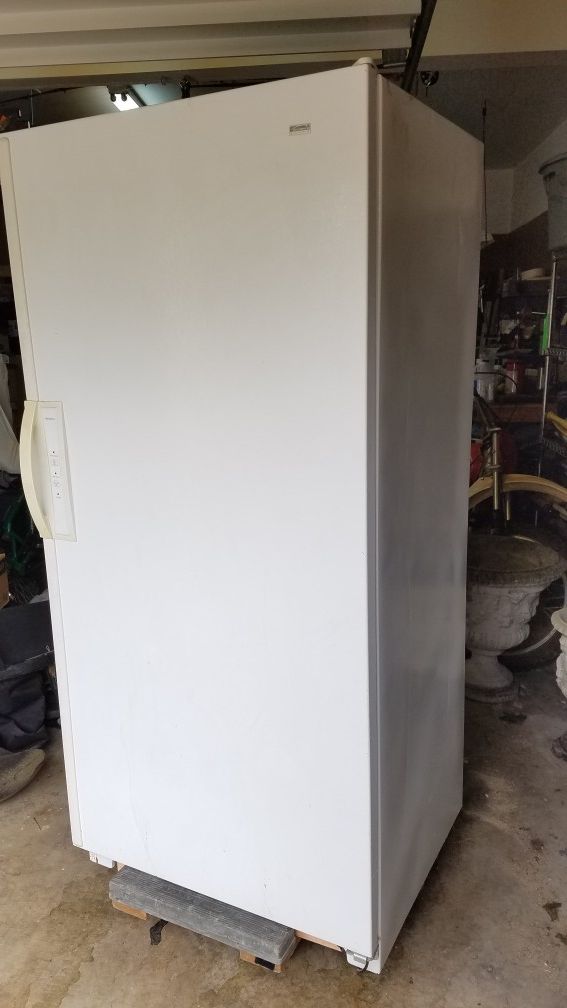 FREE. Frostless quick freeze freezer is bad) for Sale in