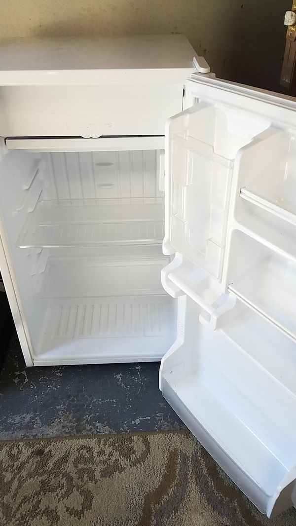 Kenmore mini fridge. Model 564.94372400 serial no.060100880 for