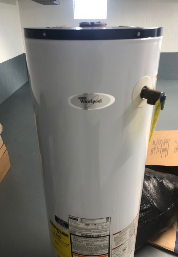 Whirlpool water heater 40 gallon for Sale in Trenton, MI OfferUp