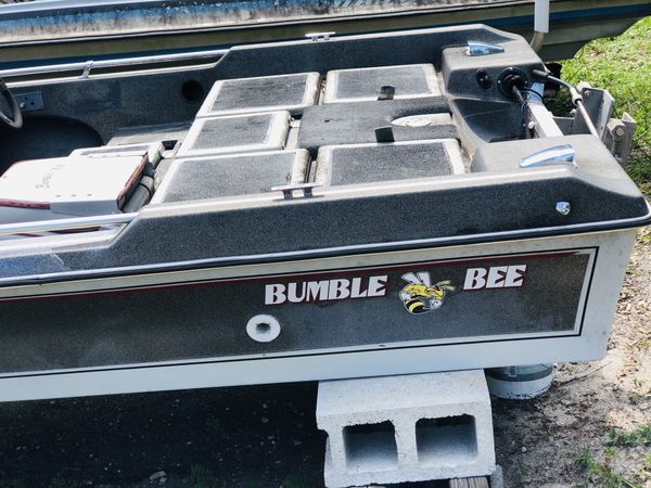 Bumble bee boat for Sale in Alva, FL - OfferUp