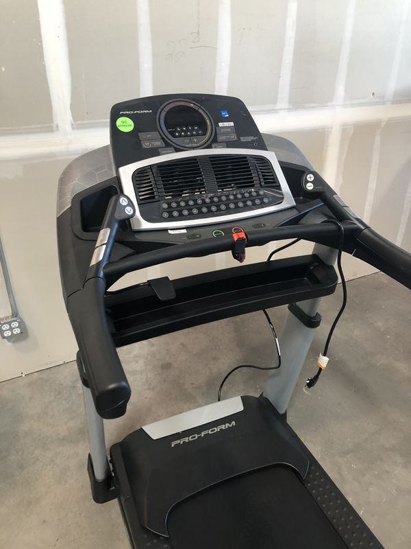 proform-trainer-10-0-treadmill-with-adjustable-height-console-for-sale-in-peoria-az-offerup