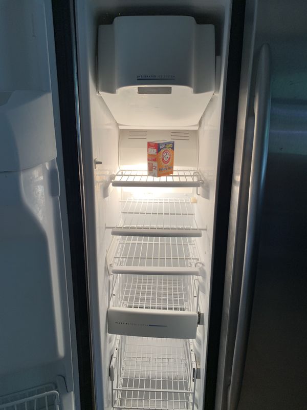 GE Refrigerator No water comes out of the device. If it makes ice