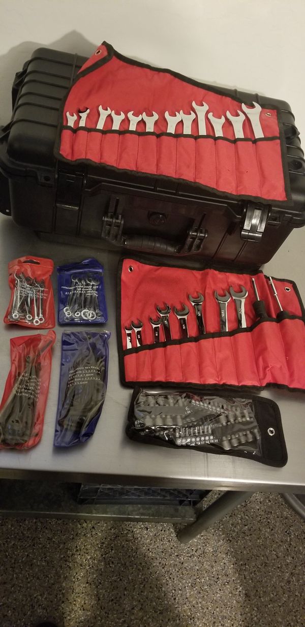 JobSmart 324Piece Mechanic's Tool Set with WaterResistant Case SKU