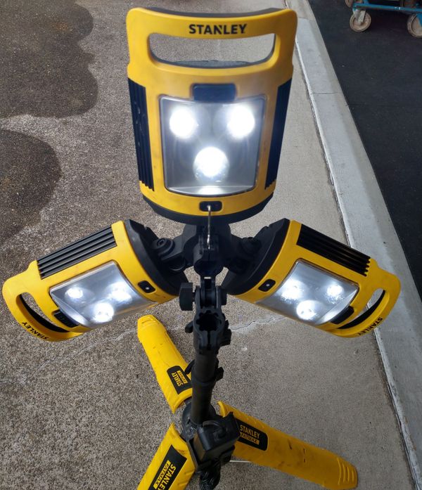 ULTIMATE TRIPOD PORTABLE LED WORKLIGHT Stanley Fat Max Three Module