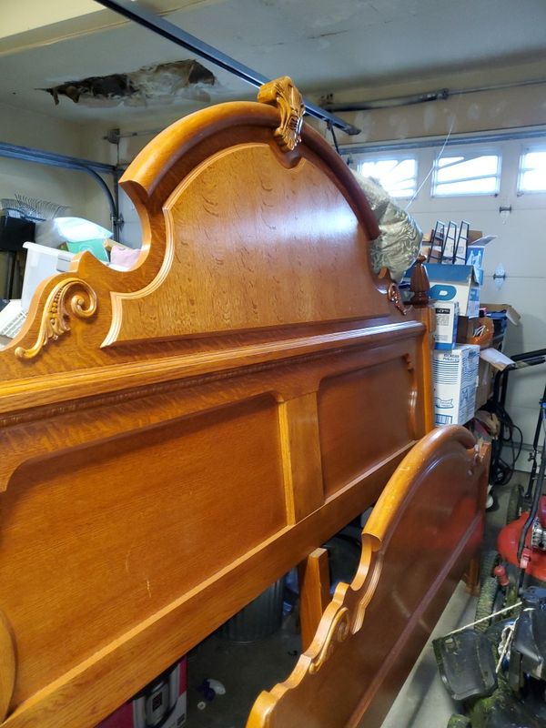 Lexington Victorian Sampler King Mansion Bed for Sale in Edmonds, WA